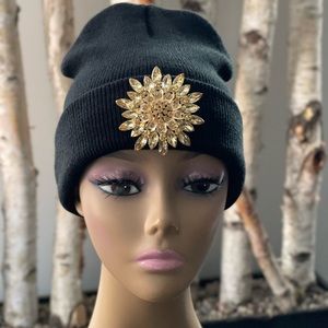 New Luxury wool high quality knit rhinestone crystal beanie skull cap w/ brooch